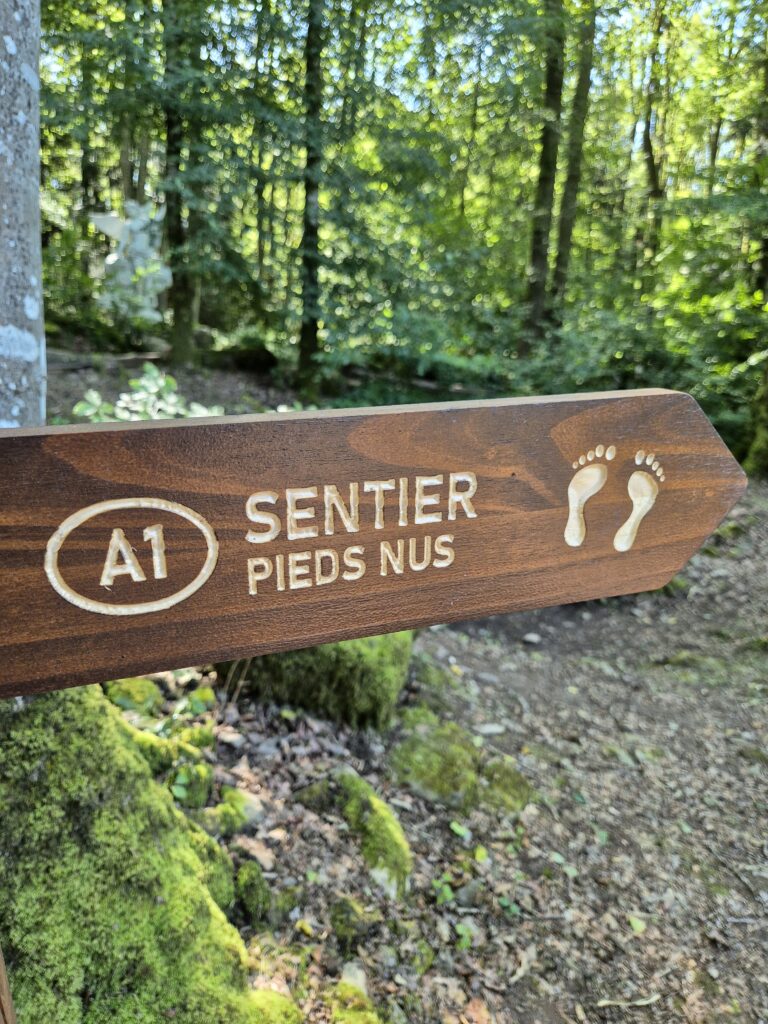 sentier pieds nus ferme aventure