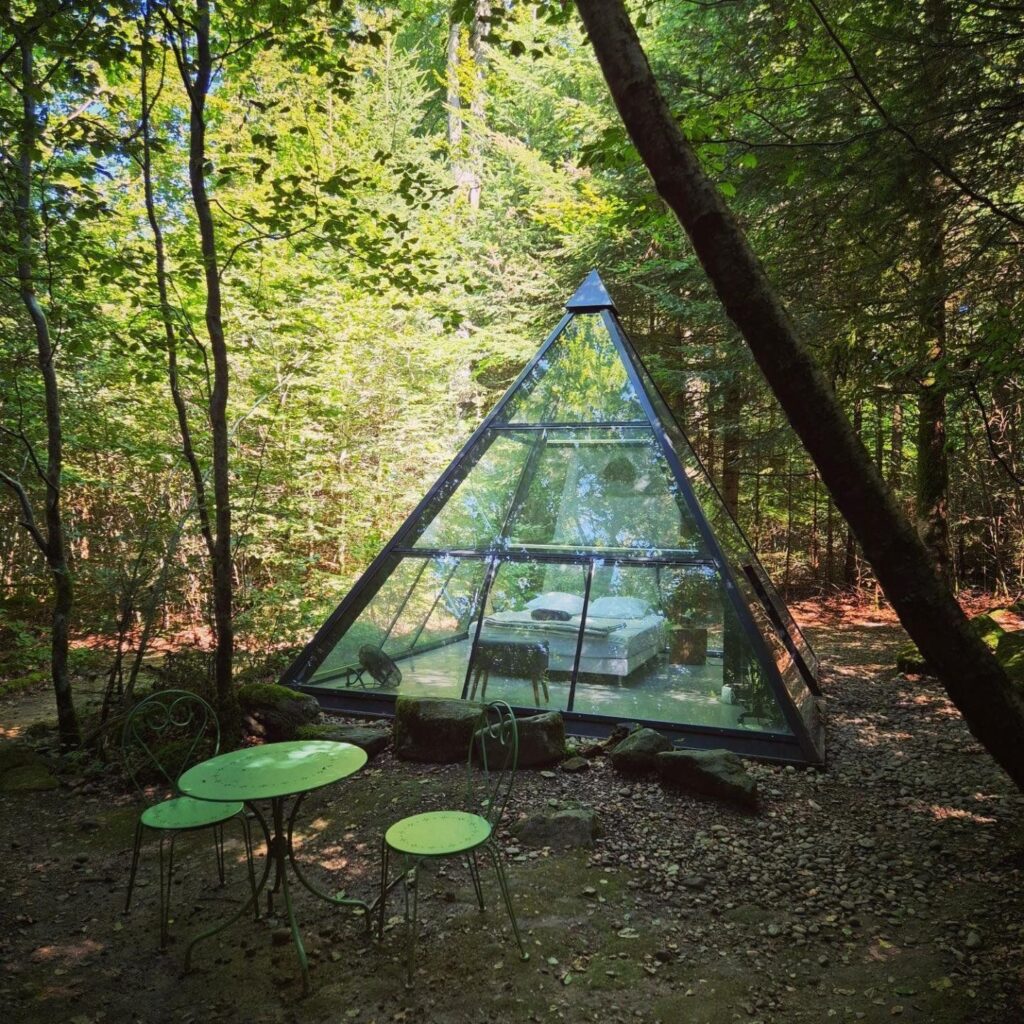pyramide en verre - ferme aventure